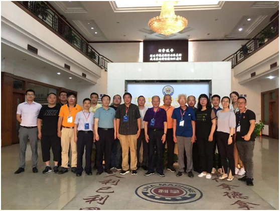 第四屆現(xiàn)代橡膠論壇專(zhuān)家團(tuán)蒞臨廣東利拿實(shí)業(yè)考察指導(dǎo)